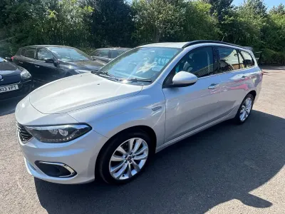 Usado Fiat Tipo Lounge 120 HP (88 kW) 2017 Prateado Carrinha
