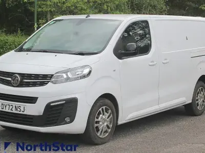 Second-hand Vauxhall Vivaro Sportive 101 CP (74 kW) 2022 Alb Monovolum