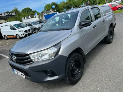 Used Toyota HiLux Active 150 HP (110 kW) 2019 Silver Pickup
