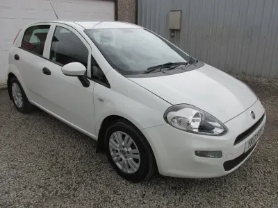 Used Fiat Punto Pop 69 HP (50 kW) 2017 White Hatchback