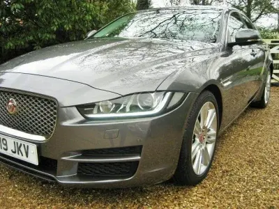 Używany Jaguar XE Portfolio 180 KM (132 kW) 2019 Szary Sedan/Limuzyna