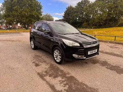 Usado Ford Kuga Titanium 180 HP (132 kW) 2016 Preto SUV