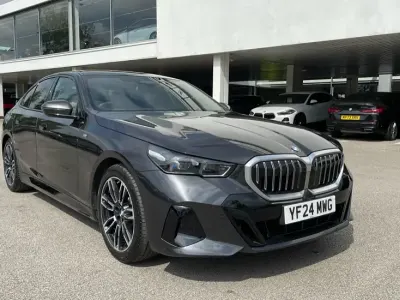 Begagnad BMW 520 M Sport 205 HK (150 kW) 2024 Grå