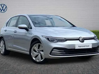 Begagnad VW Golf VIII Style 150 HK (110 kW) 2022 Silver Halvkombi