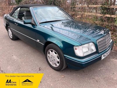 Begagnad Mercedes E220 1997 Grön Cab