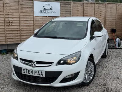 Used Vauxhall Astra Excite 2014 White Hatchback