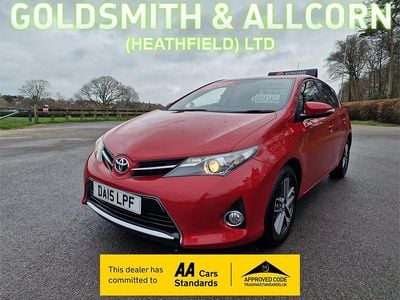 Used Toyota Auris 132 HP (97 kW) 2015 Red Hatchback