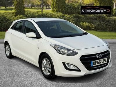 Used Hyundai i30 SE 110 HP (80 kW) 2016 White Hatchback