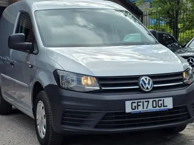 Usado VW Caddy Startline 102 HP (75 kW) 2017 Prateado Monovolume
