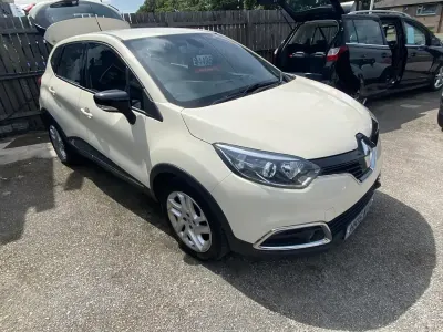 Used Renault Captur Dynamique 90 HP (66 kW) 2015 Cream SUV
