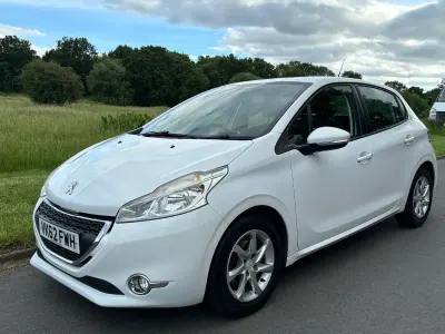 Used Peugeot 208 Active 68 HP (50 kW) 2012 White Hatchback
