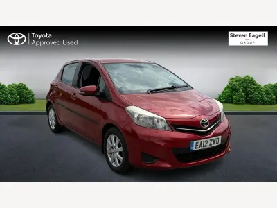 Used Toyota Yaris Multidrive S 99 HP (72 kW) 2012 Red Hatchback