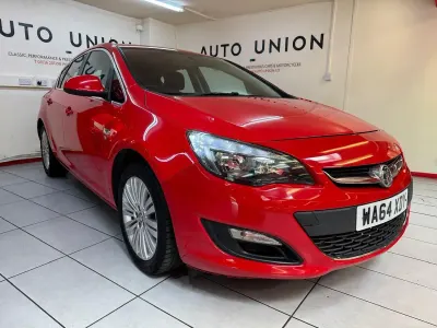 Used Vauxhall Astra Excite 100 HP (73 kW) 2014 Red Hatchback