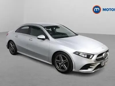 Usado Mercedes A200 AMG line 163 CV (119 kW) 2020 Plateado Berlina
