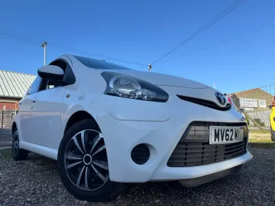 Used Toyota Aygo 2013 White Hatchback