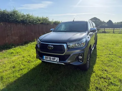 Used Toyota HiLux 150 HP (110 kW) 2019 Grey Pickup