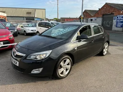 Used Vauxhall Astra SRi 100 HP (73 kW) 2015 Black Hatchback