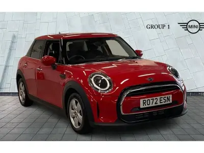Usado Mini Cooper Classic 136 HP (100 kW) 2023 Vermelho Citadino