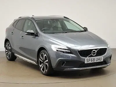 Begagnad Volvo V40 Pro 152 HK (111 kW) 2018 Grå Halvkombi