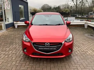 Używany Mazda 2 Inclusive 115 KM (84 kW) 2015 Czerwony Hatchback