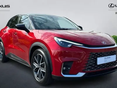 Używany Lexus LBX 136 KM (100 kW) 2024 Czerwony SUV