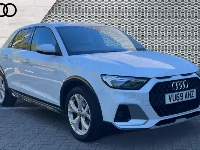 Usado Audi A1 Comfort 116 HP (85 kW) 2019 Branco SUV