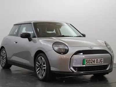 Używany Mini Cooper Hatch 133 kW (181 KM) 2024 Srebrny Hatchback