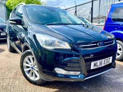 Usado Ford Kuga Titanium 150 HP (110 kW) 2016 Preto SUV