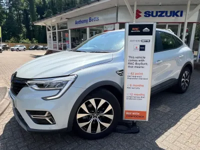 Used Renault Arkana Iconic 2022 White SUV