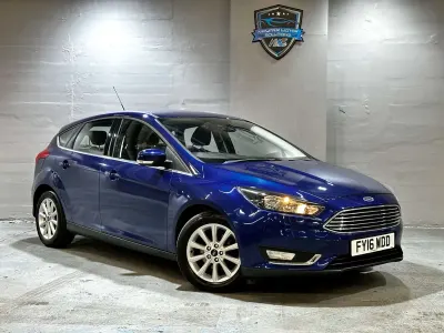 Używany Ford Focus Titanium 120 KM (88 kW) 2016 Niebieski Hatchback