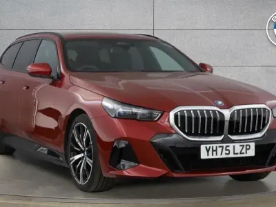 Begagnad BMW 530e M Sport 295 HK (216 kW) 2025 Röd Kombi