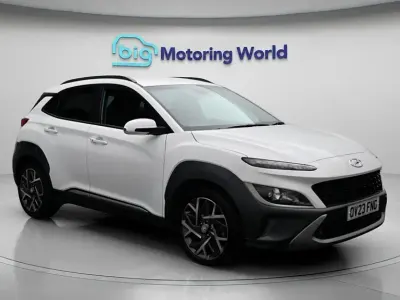 Gebraucht Hyundai Kona Premium 141 PS (103 kW) 2023 Weiß SUV