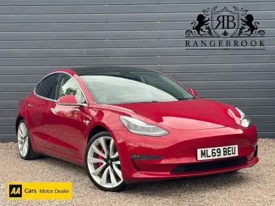 Używany Tesla Model 3 Performance 461 kW (627 KM) 2019 Czerwony Sedan/Limuzyna