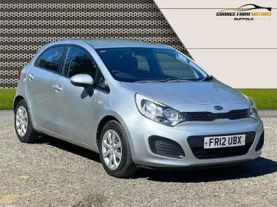 Begagnad Kia Rio Air 84 HK (61 kW) 2012 Silver Halvkombi