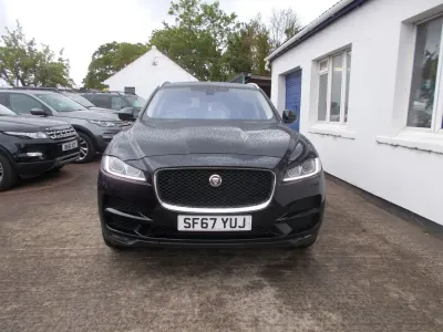 Używany Jaguar F-Pace Portfolio 250 KM (183 kW) 2017 Czarny SUV