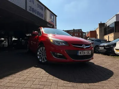 Used Vauxhall Astra Elite 2014 Red Hatchback