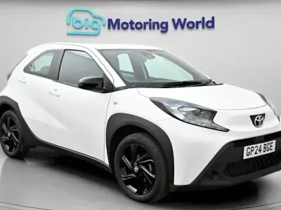 Używany Toyota Aygo X PURE 72 KM (52 kW) 2024 Biały SUV