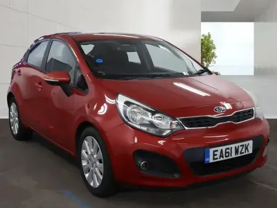 Used Kia Rio 109 HP (80 kW) 2011 Red Hatchback