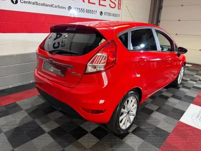 Używany Ford Fiesta Titanium 2017 Czerwony Hatchback