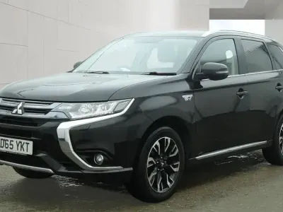 Używany Mitsubishi Outlander P-HEV 2016 Czarny Kombi