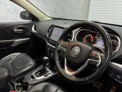 Used Jeep Cherokee Overland 200 HP (147 kW) 2017 Black SUV