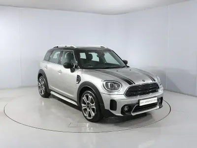 Begagnad Mini Cooper Exclusive 2023 Silver Halvkombi