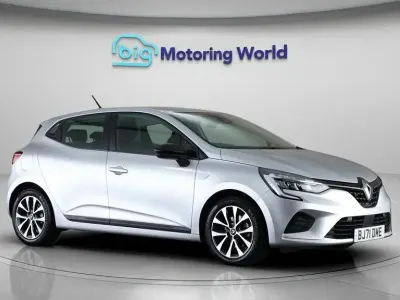 Used Renault Clio Iconic 140 HP (102 kW) 2021 Silver Hatchback