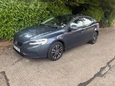 Used Volvo V40 Momentum 2018 Blue Hatchback