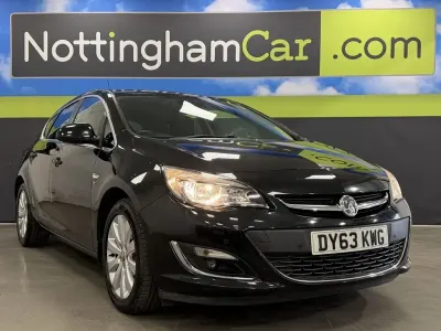 Usado Vauxhall Astra Elite 165 HP (121 kW) 2013 Preto Citadino