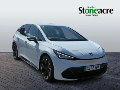 Begagnad Cupra Born e-Boost 169 kW (230 HK) 2023 Vit Halvkombi
