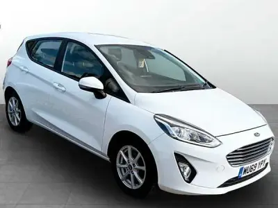Begagnad Ford Fiesta Zetec 100 HK (73 kW) 2019 Vit Halvkombi