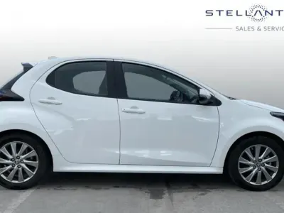 Used Toyota Yaris 114 HP (83 kW) 2023 White Hatchback