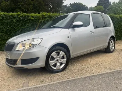 Usado Skoda Roomster SE 105 HP (77 kW) 2013 Prateado Monovolume