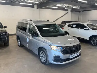 Usado Ford Tourneo 2024 Prateado Carrinha